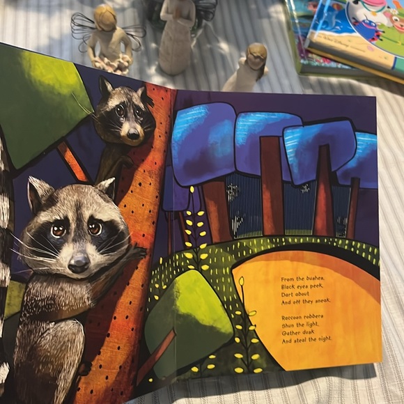 Lights Out, Night's Out: A Glow in the Dark Book (AniMotion) - Picture 12 of 17